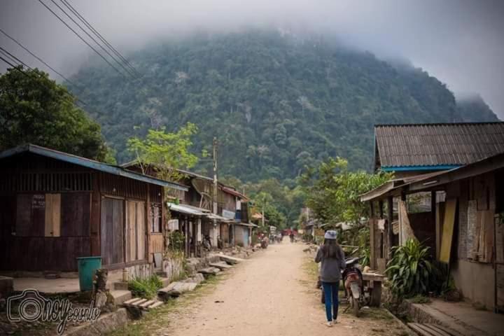 Lattanavongsa Guesthouse And Bungalows Muang Ngoi Dış mekan fotoğraf