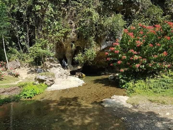 Lattanavongsa Guesthouse And Bungalows Muang Ngoi Dış mekan fotoğraf