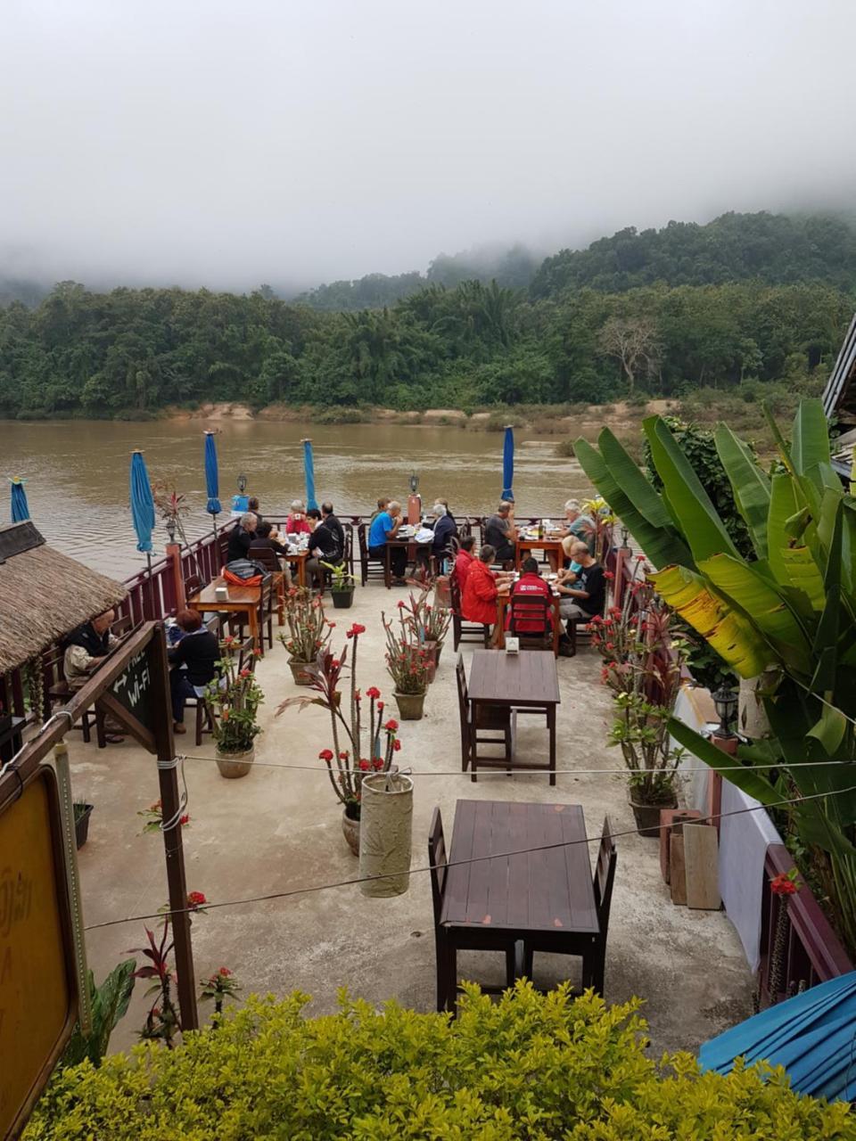 Lattanavongsa Guesthouse And Bungalows Muang Ngoi Dış mekan fotoğraf