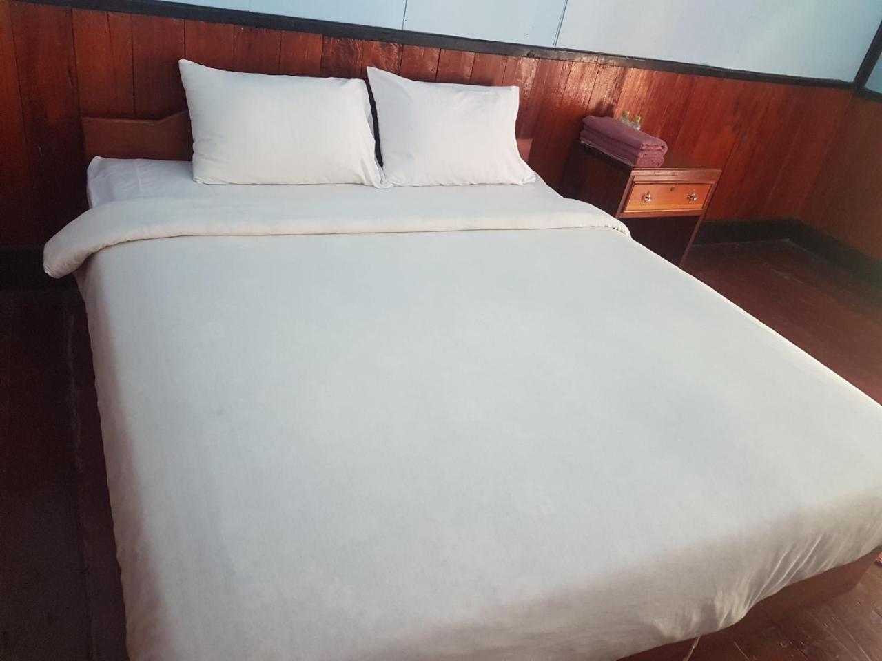 Lattanavongsa Guesthouse And Bungalows Muang Ngoi Dış mekan fotoğraf