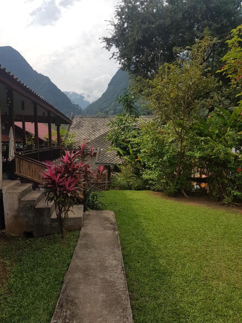 Lattanavongsa Guesthouse And Bungalows Muang Ngoi Dış mekan fotoğraf